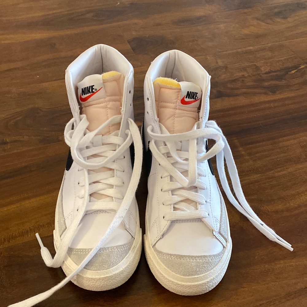 Nike Blazers 7.5